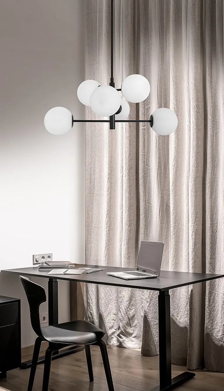 lampa nad biurkiem